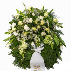 Begravningskransen med ljusa blommor
